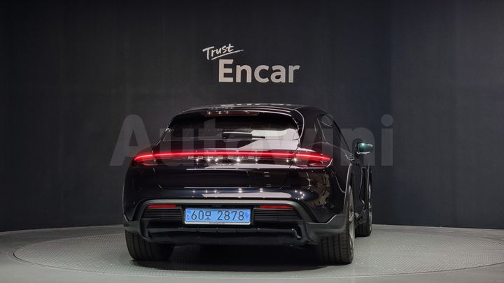 Porsche Taycan 2024 — 4