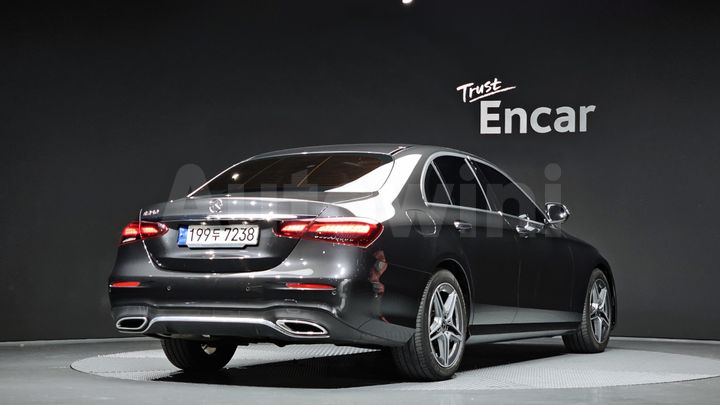 Mercedes-Benz E Class 2023 — 3