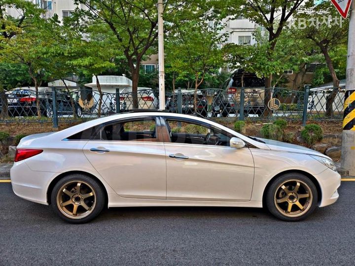 Hyundai Sonata 2011 — 3