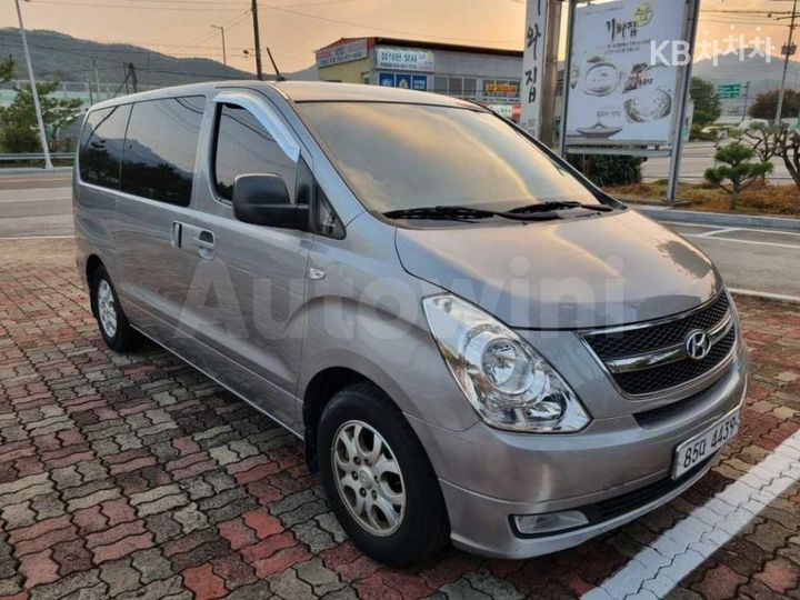 Hyundai Starex 2011 — 2