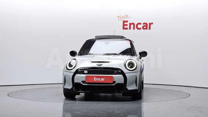 Mini Cooper 2023 — 3