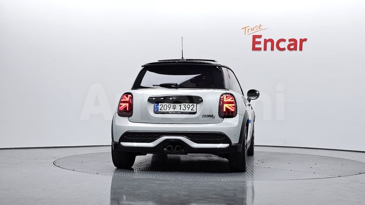 Mini Cooper 2023 — 4
