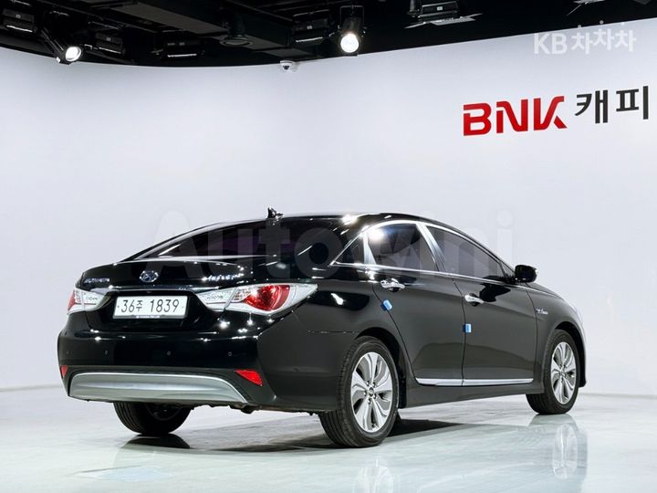 Hyundai Sonata 2012 — 2