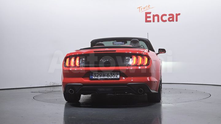 Ford Mustang 2021 — 4