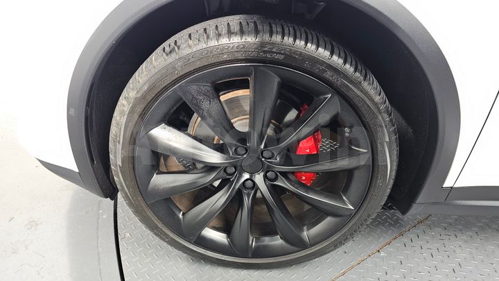 Tesla Model X 2020 — 5