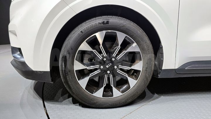 Kia Carnival 2021 — 5