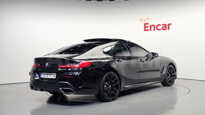 BMW 8 Series 2023 — 2