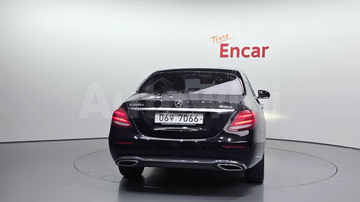Mercedes Benz E Class 2017 — 4
