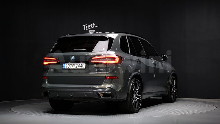 BMW X5 2023 — 2