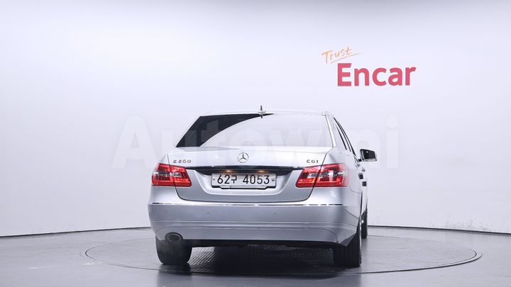 Mercedes Benz E Class 2011 — 4