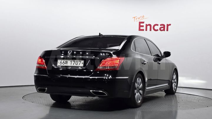 Hyundai Equus 2010 — 2