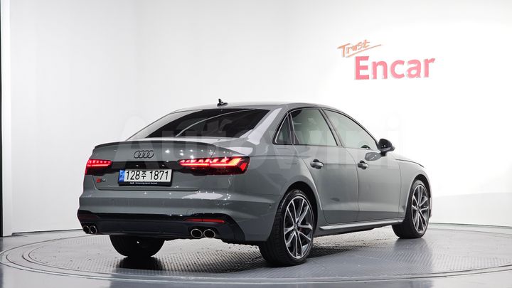 Audi S4