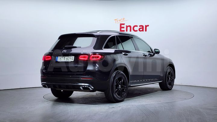 Mercedes Benz GLC Class 2022 — 2