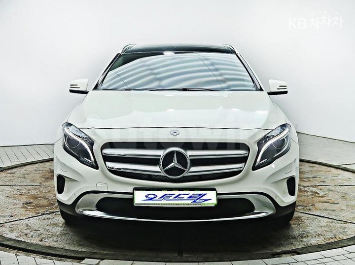 Mercedes Benz GLA Class 2015 — 2