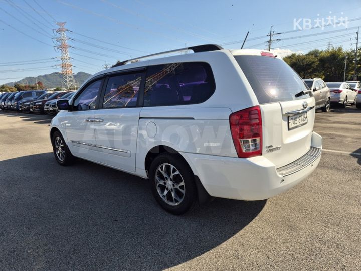 Kia Carnival 2014 — 4
