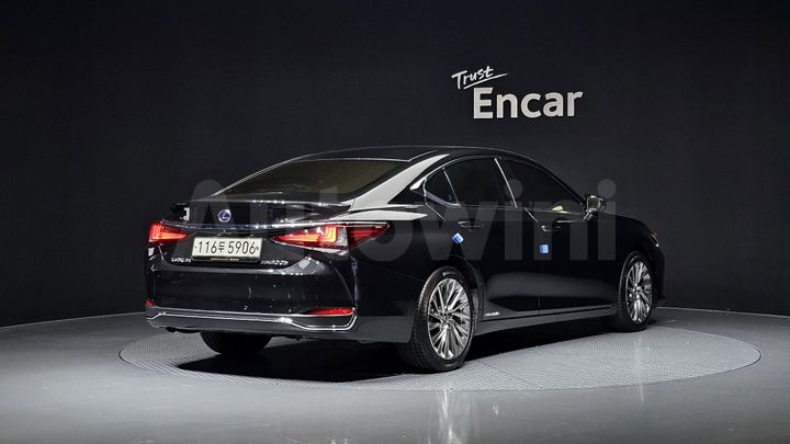 Lexus ES 2022 — 2