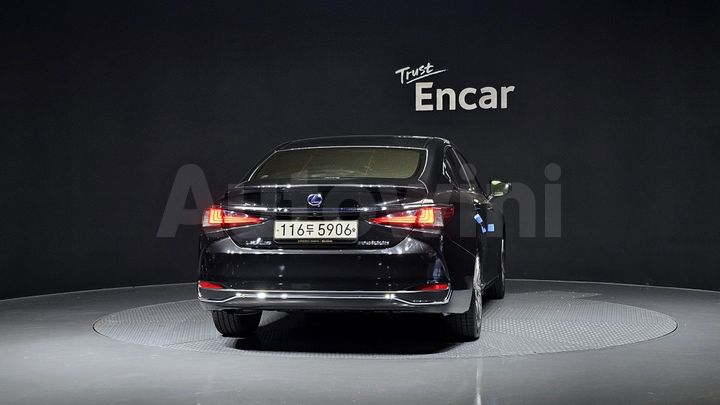 Lexus ES 2022 — 4