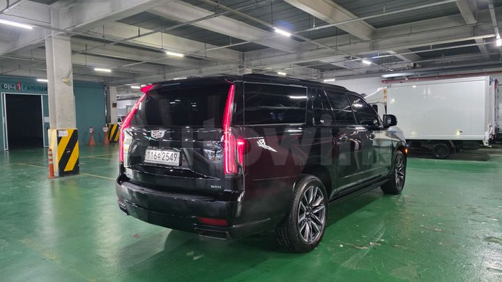 Cadillac Escalade 2023 — 2
