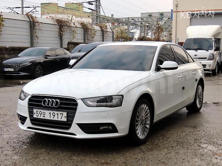 Audi A4 2013 — 2