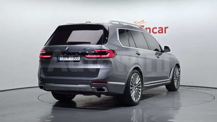 BMW X7 2023 — 2