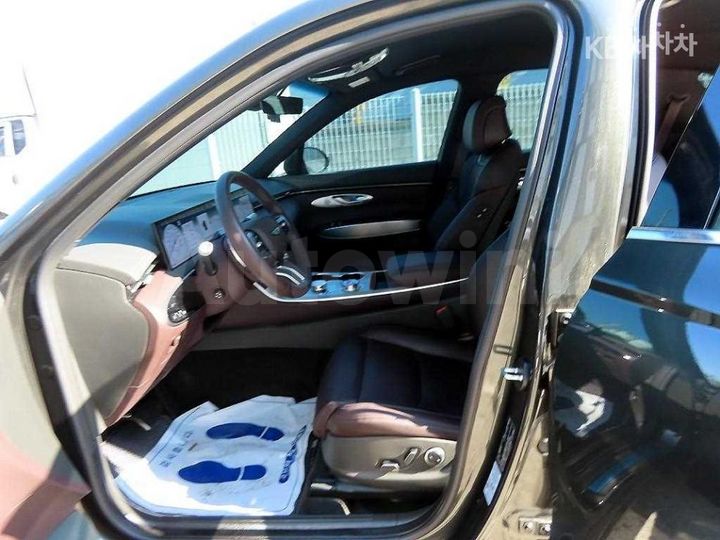 Genesis GV70 2025 — 5