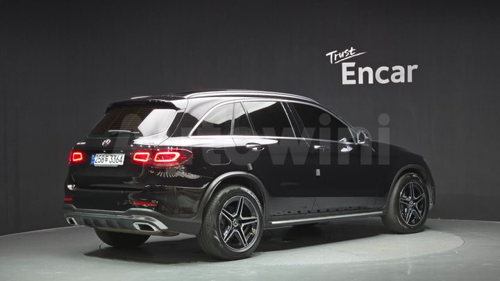 Mercedes Benz GLC Class 2022 — 2