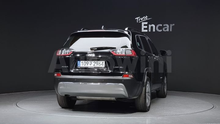 Jeep Cherokee 2022 — 4