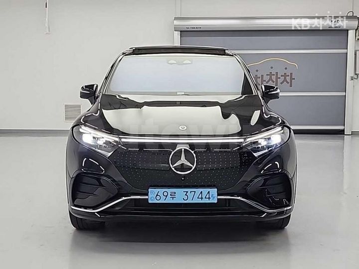 Mercedes Benz EQS