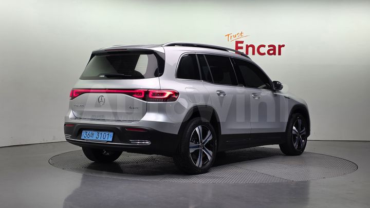 Mercedes Benz EQB