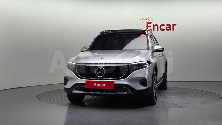 Mercedes Benz EQB 2023 — 3