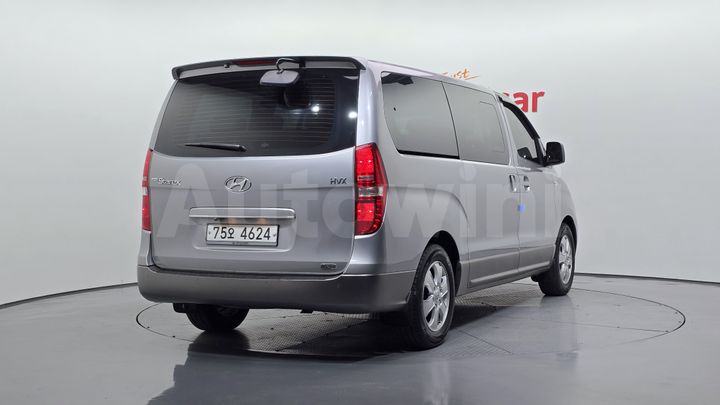 Hyundai Starex 2011 — 2