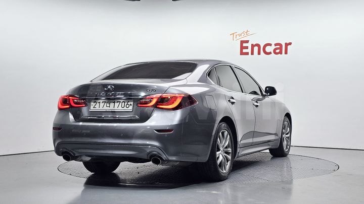 Infiniti Q 2017 — 2