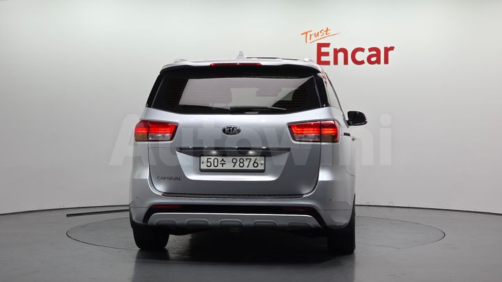 Kia Carnival 2015 — 4