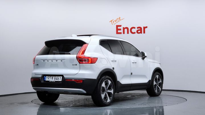 Volvo XC40 2023 — 2