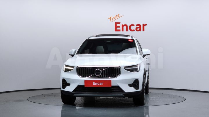 Volvo XC40 2023 — 3