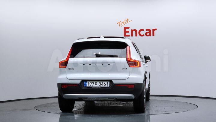 Volvo XC40 2023 — 4