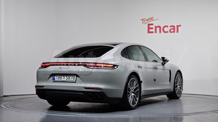 Porsche Panamera 2023 — 2