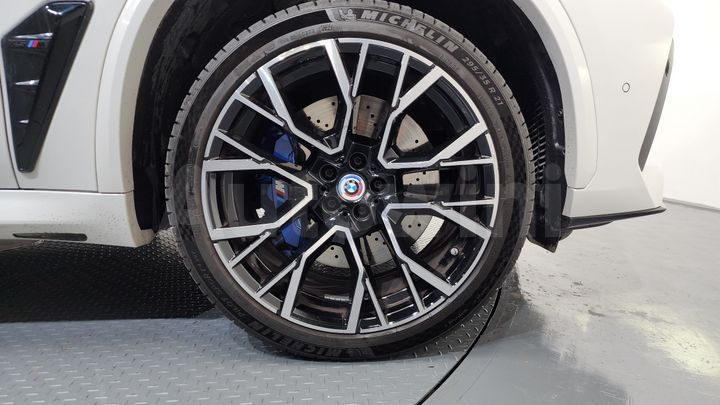 BMW X5M 2023 — 4