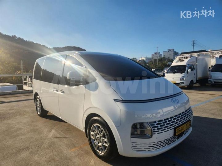 Hyundai Staria 2025 — 2