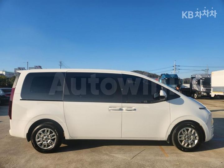Hyundai Staria 2025 — 3