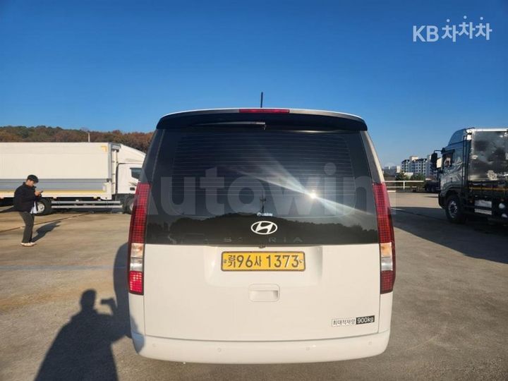 Hyundai Staria 2025 — 5