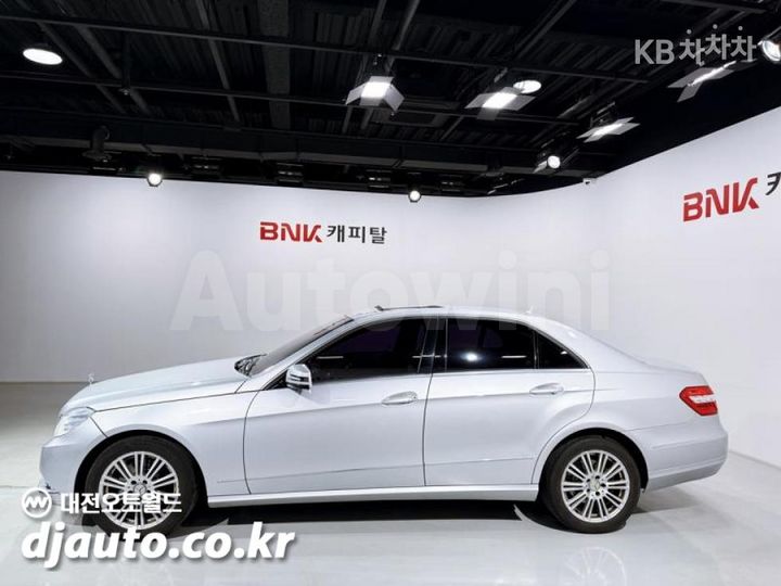 Mercedes-Benz E Class 2010 — 3