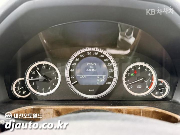 Mercedes-Benz E Class 2010 — 5