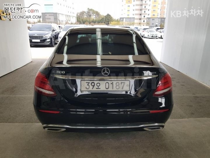 Mercedes-Benz E Class 2017 — 4