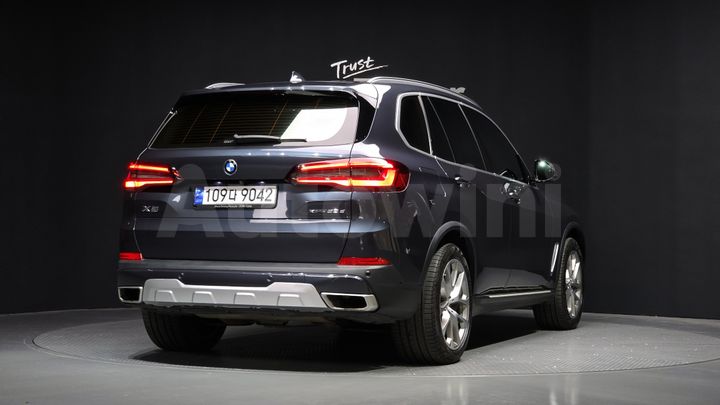 BMW X5 2021 — 2