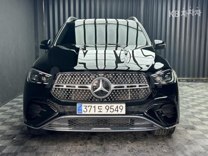 Mercedes Benz GLE Class 2023 — 2