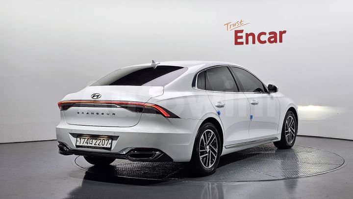 Hyundai Grandeur 2022 — 3