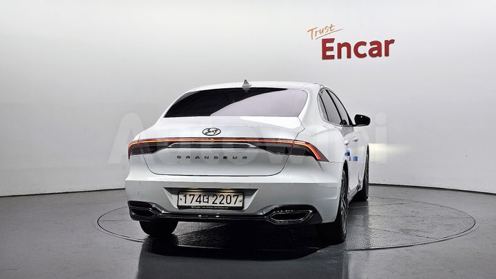 Hyundai Grandeur 2022 — 5