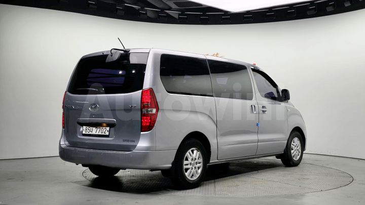 Hyundai Starex 2017 — 2