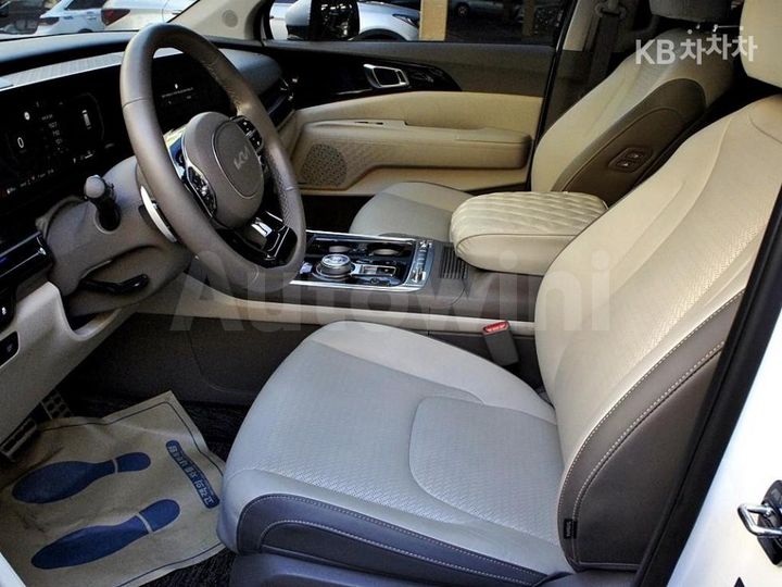 Kia Carnival 2025 — 5